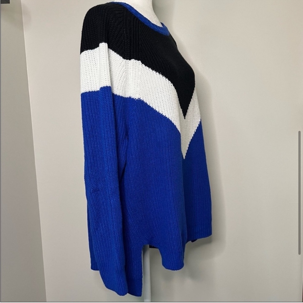 Express Black, Blue, & White Crewneck Chevron Shaker Knit Oversized Sweater, Sm - Picture 4 of 11